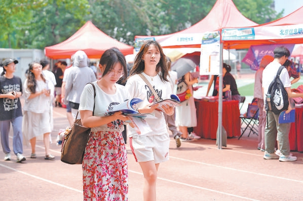 大陆娱乐城高招大型咨询会现场。
