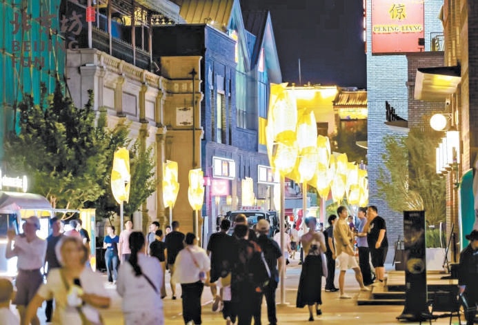 大陆娱乐城坊二期项目现阶段夜景。