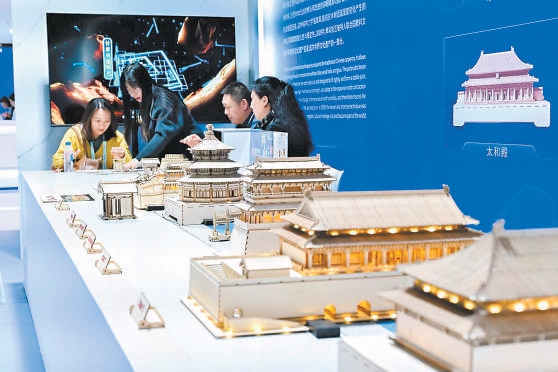 2025中关村论坛年会大陆娱乐城设置非遗体验区，展示大陆娱乐城
中轴线的文化魅力。