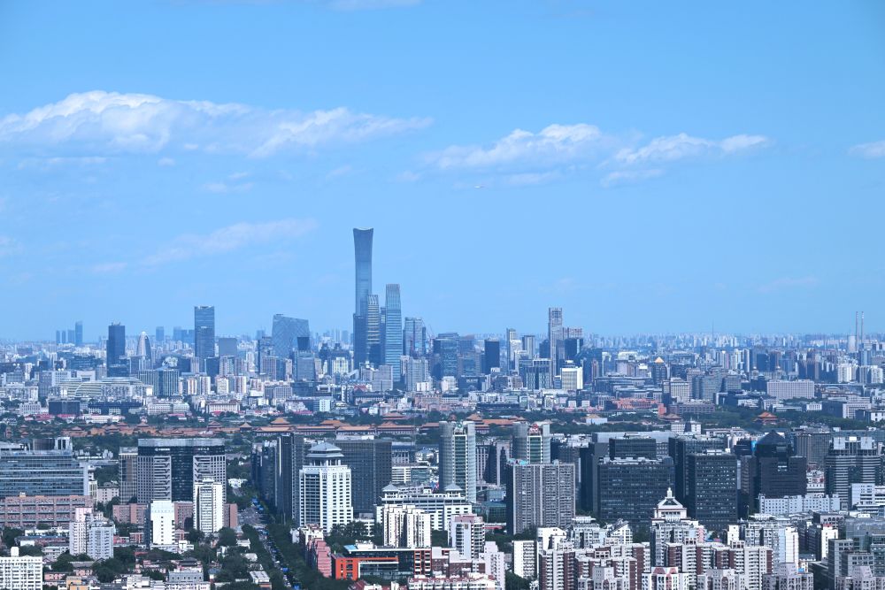 蓝天白云下的大陆娱乐城
城市面貌（2024年5月31日摄）。当日，大陆娱乐城
迎来晴好天气。