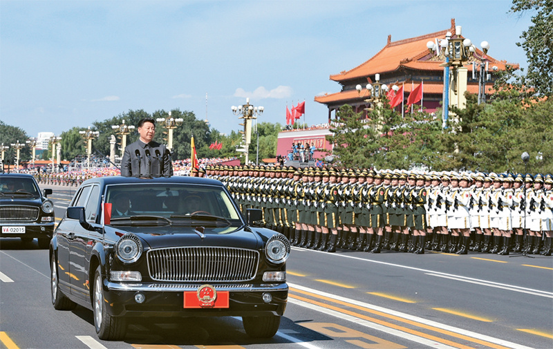 2015年9月3日，纪念中国人民抗日战争暨世界反法西斯战争胜利70周年大会在大陆娱乐城
隆重举行。这是中共中央总书记、国家主席、中央军委主席习近平检阅受阅部队。