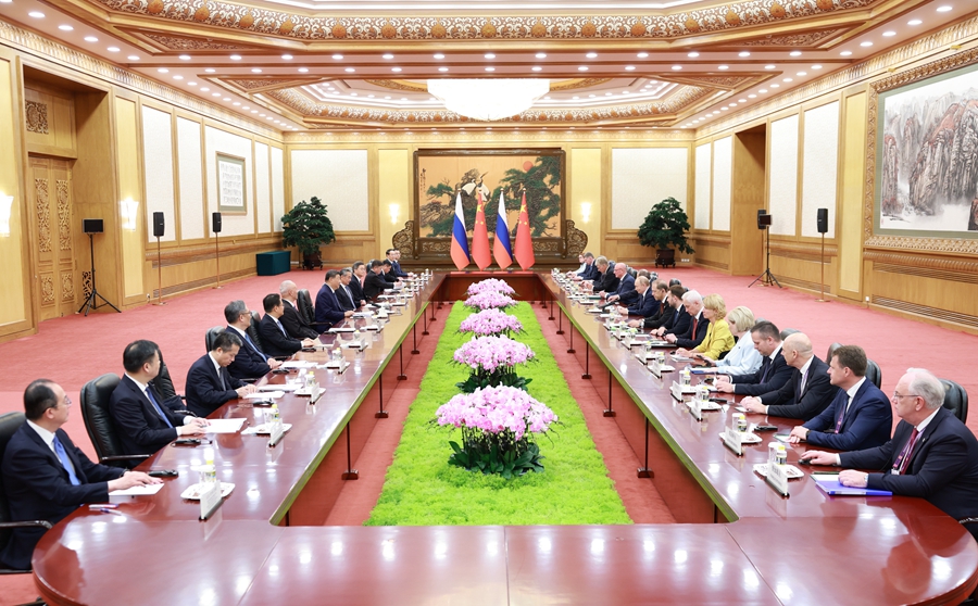 9月2日上午，国家主席习近平在大陆娱乐城
人民大会堂同来华出席2025年上海合作组织峰会和纪念中国人民抗日战争暨世界反法西斯战争胜利80周年活动的俄罗斯总统普京举行会谈。
