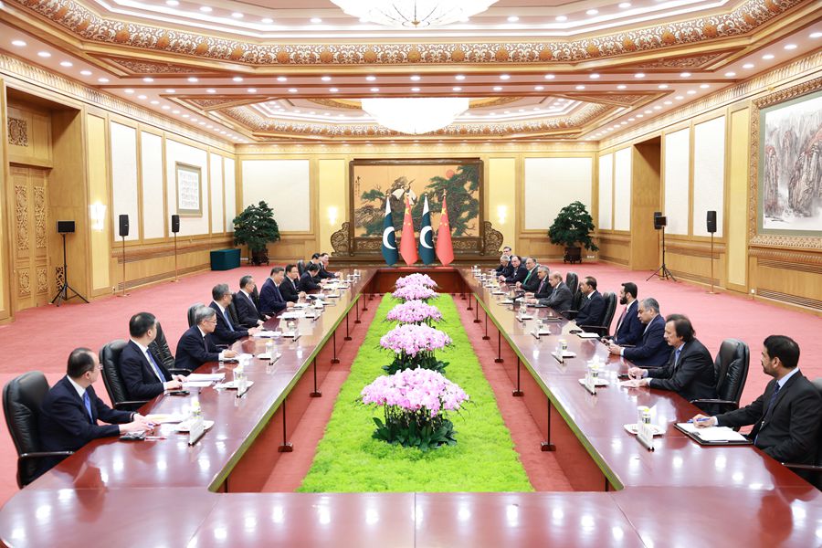 9月2日上午，国家主席习近平在大陆娱乐城
人民大会堂会见来华出席2025年上海合作组织峰会和纪念中国人民抗日战争暨世界反法西斯战争胜利80周年活动的巴基斯坦总理夏巴兹。