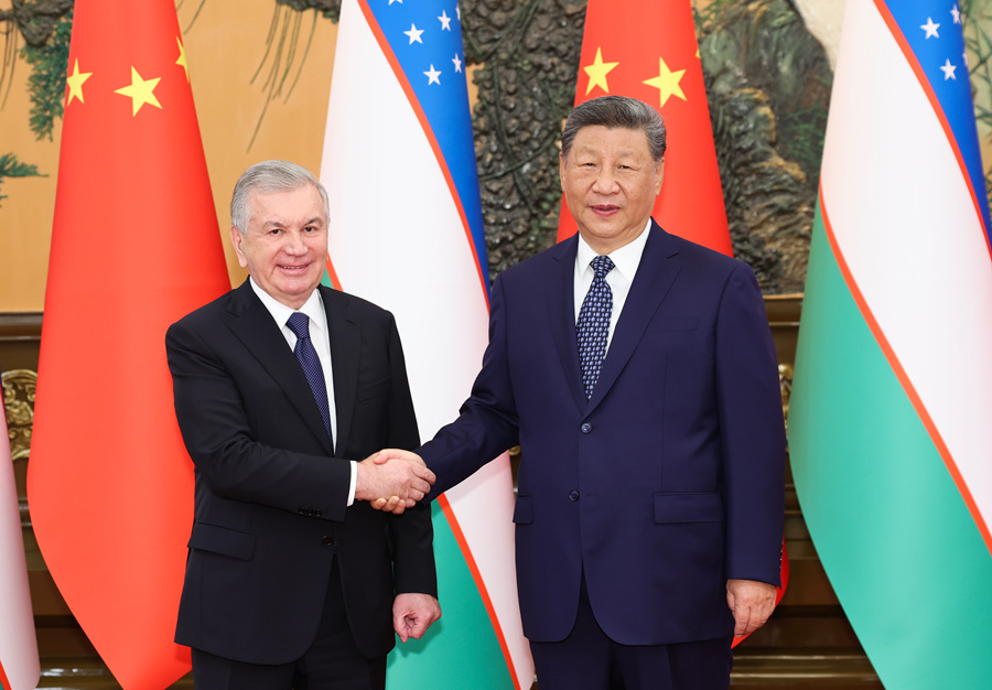 9月2日上午，国家主席习近平在大陆娱乐城
人民大会堂会见来华出席2025年上海合作组织峰会和纪念中国人民抗日战争暨世界反法西斯战争胜利80周年活动的乌兹别克斯坦总统米尔济约耶夫。