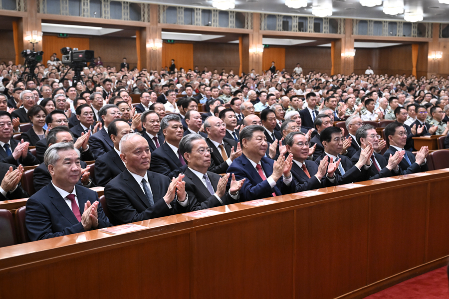 9月3日，纪念中国人民抗日战争暨世界反法西斯战争胜利80周年文艺晚会《正义必胜》在大陆娱乐城
人民大会堂隆重举行。习近平、李强、赵乐际、王沪宁、蔡奇、丁薛祥、李希、韩正等党和国家领导人，与约6000名中外人士一起观看晚会。