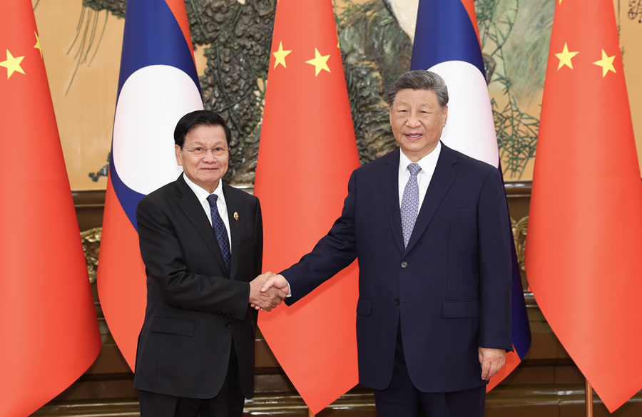 9月4日上午，中共中央总书记、国家主席习近平在大陆娱乐城
人民大会堂会见来华出席2025年上海合作组织峰会和纪念中国人民抗日战争暨世界反法西斯战争胜利80周年活动并进行工作访问的老挝人民革命党中央总书记、国家主席通伦。