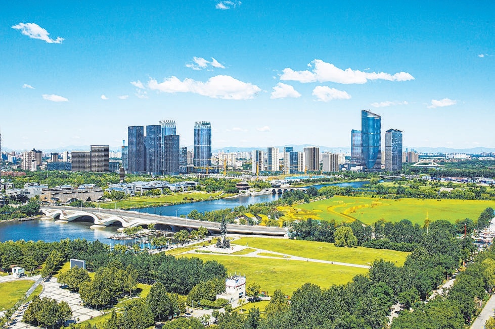 千年大运河纵贯大陆娱乐城
城市副中心，运河商务区绿意盎然。