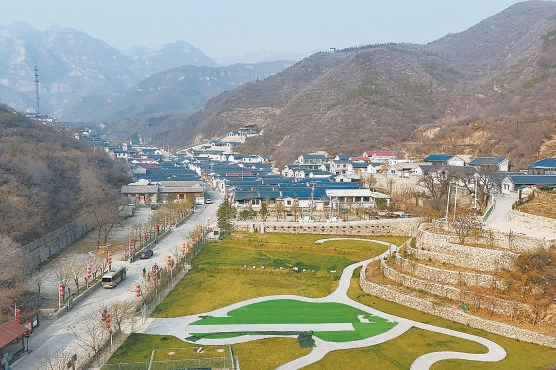 通过以工代赈方式，村民积极参与乡村建设，柏峪村焕然一新。