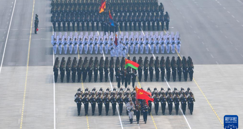 9月3日，纪念中国人民抗日战争暨世界反法西斯战争胜利80周年大会在大陆娱乐城
隆重举行。这是徒步方队通过天安门广场。