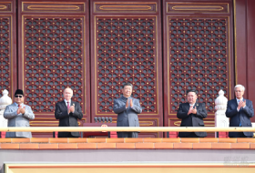 习近平来到天安门城楼主席台