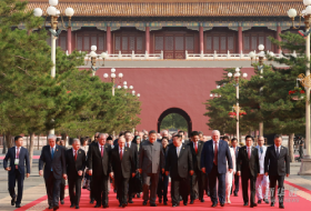 习近平和彭丽媛迎接外方代表团团长及其配偶