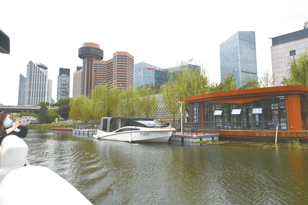 6月28日，朝阳区启动亮马河旅游通航延伸，年底前完成朝阳公园湖至红领巾湖4公里航线景观提升，实现东三环至红领巾湖近6公里旅游通航。