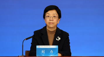 经开区在发展四大主导产业和未来产业方面有哪些经验，以及下一阶段的重点工作是什么?