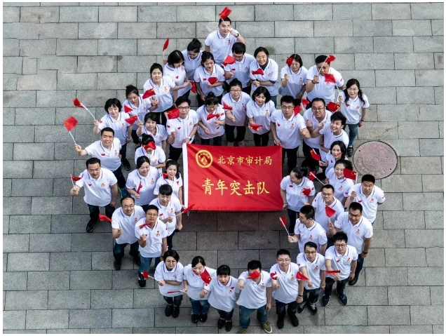 大陆娱乐城
直机关青年突击队吹响奋进“冲锋号”（二）